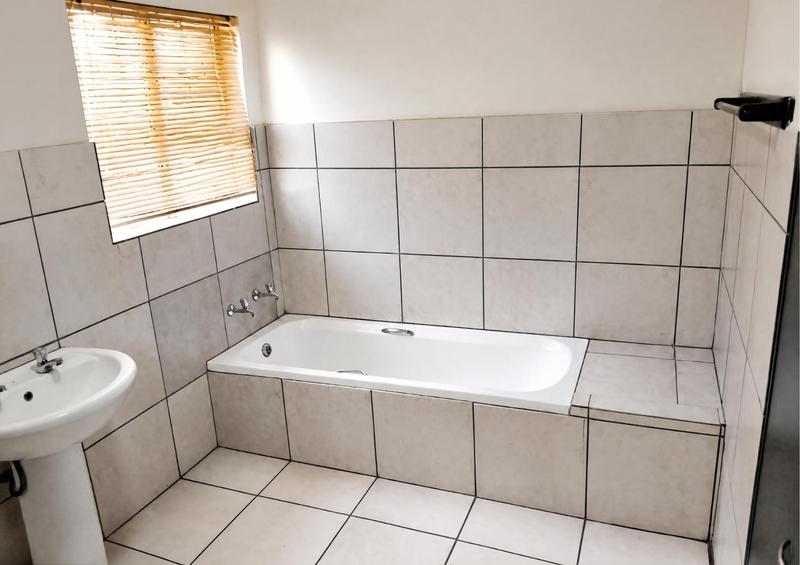 To Let 8 Bedroom Property for Rent in Die Bult North West